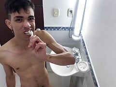THIN GUY SHAVING HIS HUGE COCK AND TIGHT ASS