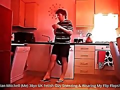 Sexy Amateur Male Sneezing Fetish Model&#039_s Intense Uncontrollable Sneezes! 2