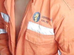 Construction worker makes awesome cumshot