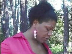 cougar ebony transexuel fucked in cruising forest by twink