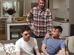 Troye Dean Knows The Best Way To Make His New Stepbrother Ryan Bailey Feel Welcome, By Drilling His Hole - TWINKPOP