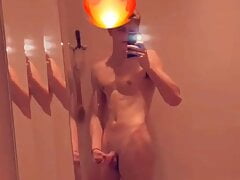 Hot body twink wanks his big dick in the mirror